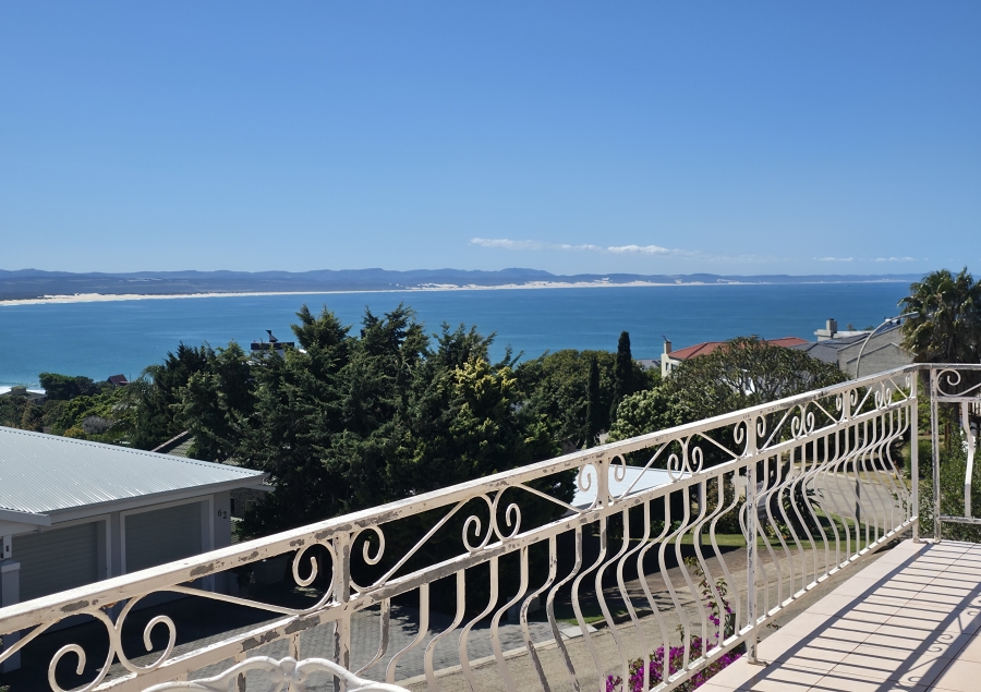 6 Bedroom Property for Sale in Wavecrest Eastern Cape